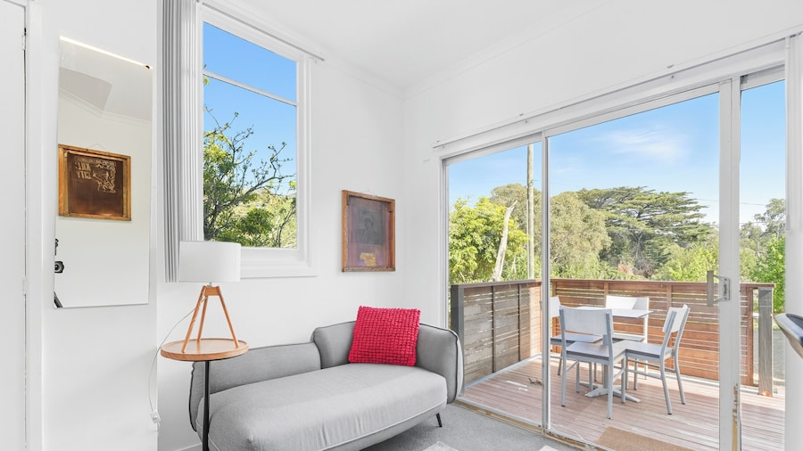 Charming Maning Ave - 2 Bedroom Unit