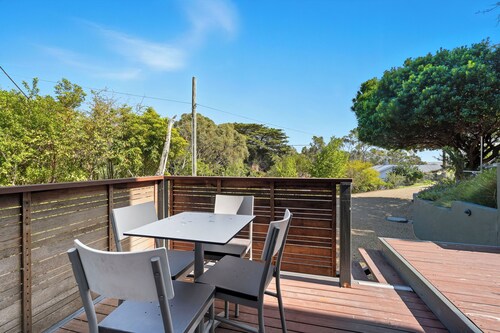 Charming Maning Ave - 2 Bedroom Unit