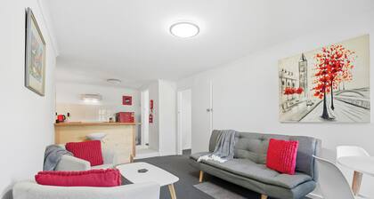 Charming Maning Ave - 2 Bedroom Unit