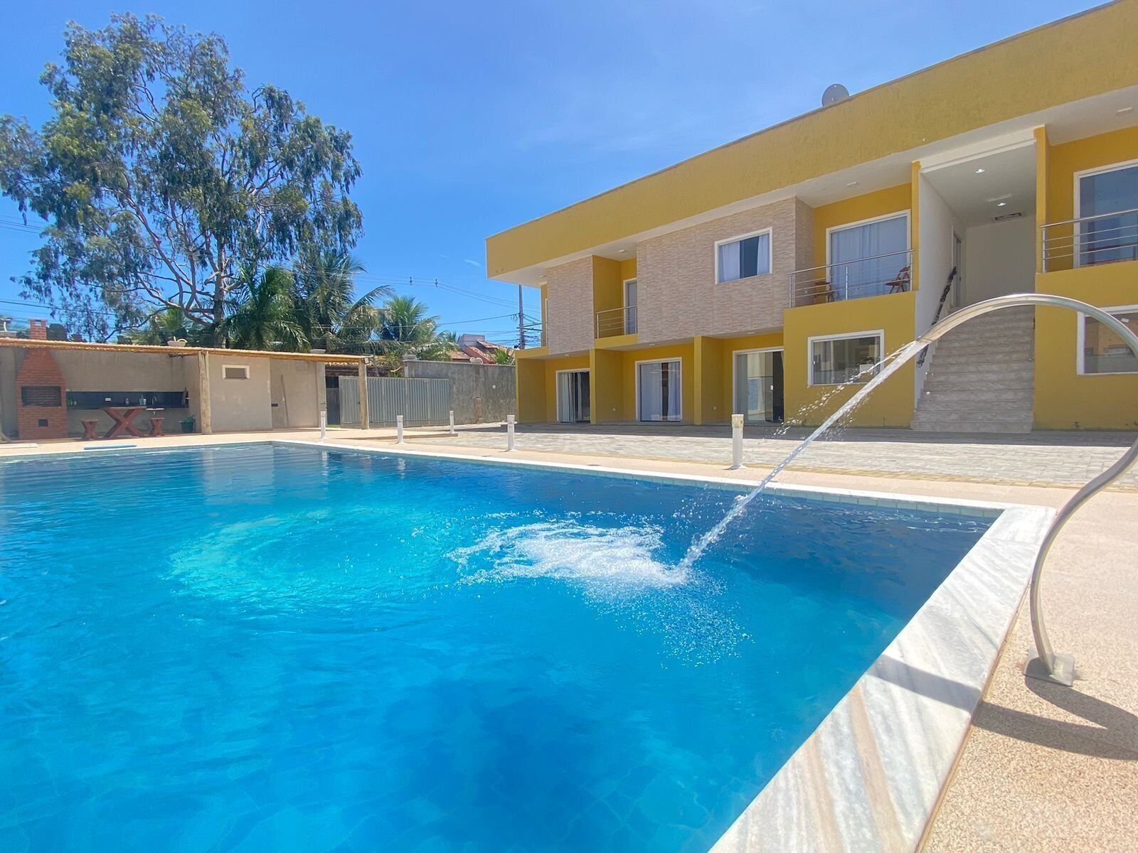 Apartamento básico | Piscina | Una piscina al aire libre