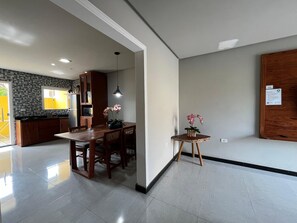 Basic Apartment | Dining - Condomínio Tranquilo 350m da Praia (Porto Seguro)