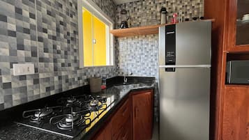 Appartement | Cuisine privée | Réfrigérateur, micro-ondes, plaque de cuisson