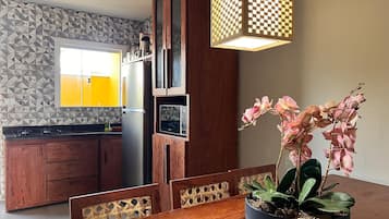 Apartament | Cuina privada | Frigorífic, microones i placa de cuina