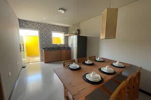 Apartment | Dining - Condomínio Tranquilo 350m da Praia (Porto Seguro)