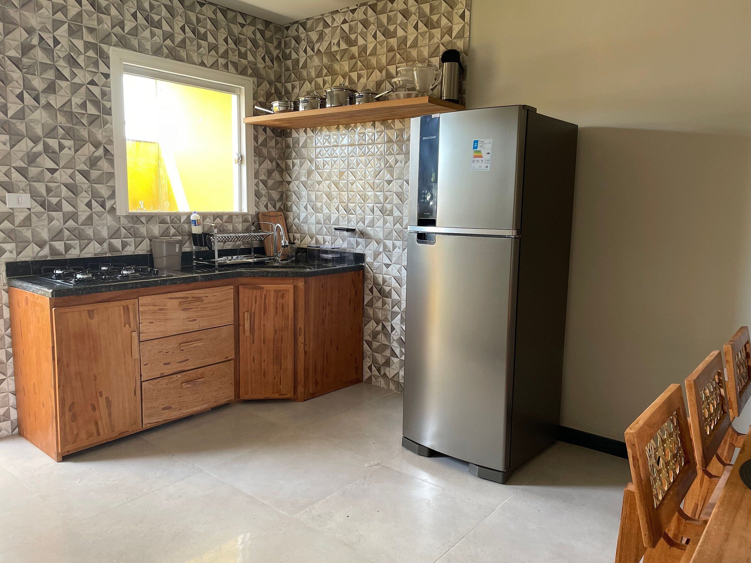 Huoneisto | Yksityinen keittiö | Jääkaappi, mikroaaltouuni, liesi, keittoastiat/astiat/ruokailuvälineet