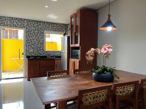 Basic Apartment | Dining