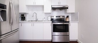 Cozy 3BR Surrey House | Near Hwy 99 & White Rock