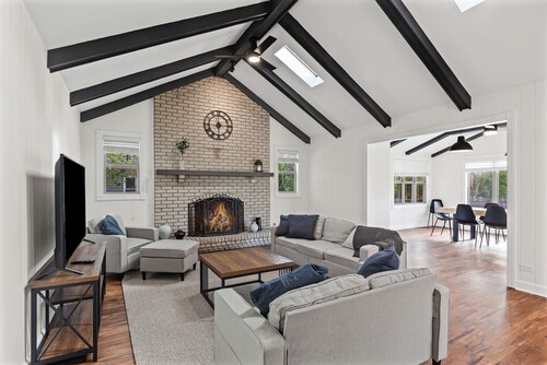 Charming Tudor Retreat in Naperville — Spacious, Peaceful, and Newly Renovated!
