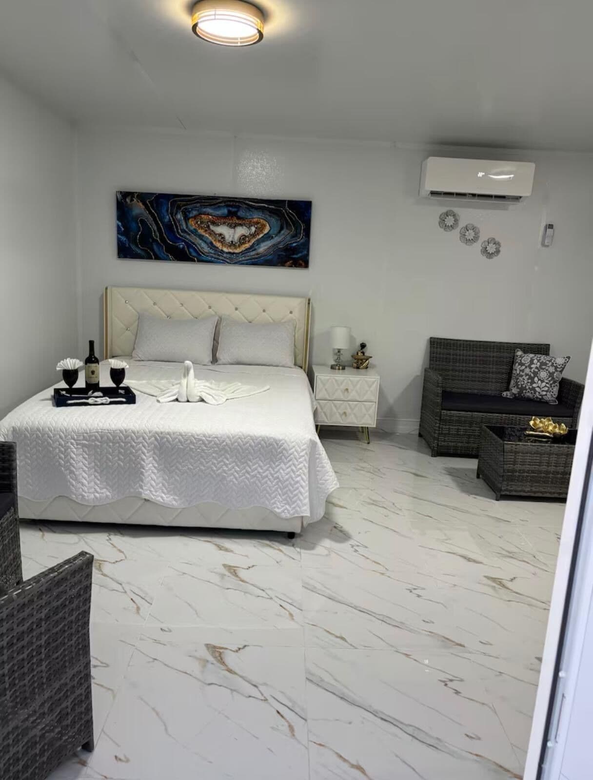 1 bedroom, iron/ironing board, internet, bed sheets