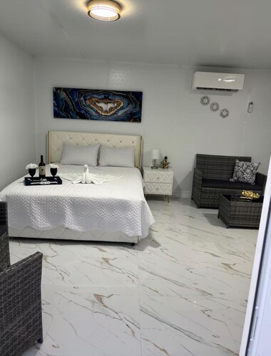 Tampa Dream Getaway "B