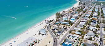 Seaclusion~Across from the Beach~ Heated Pool!