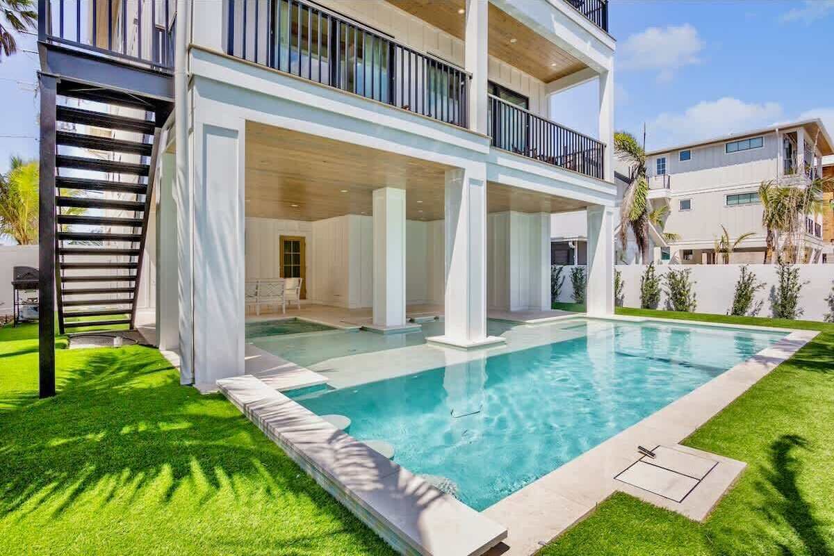 室外游泳池，恒温泳池