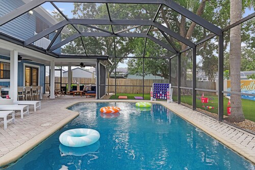 Family Retreat w/ Heated Pool, 20+ Games, Firepit, Game room, Near Beach
