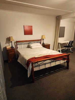 Bügeleisen/Bügelbrett, WLAN, Bettwäsche