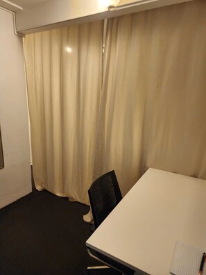 Interior - 4km to parliament, 400m to Fyshwick Markets, fully furnished with room for 4 (Griffith)