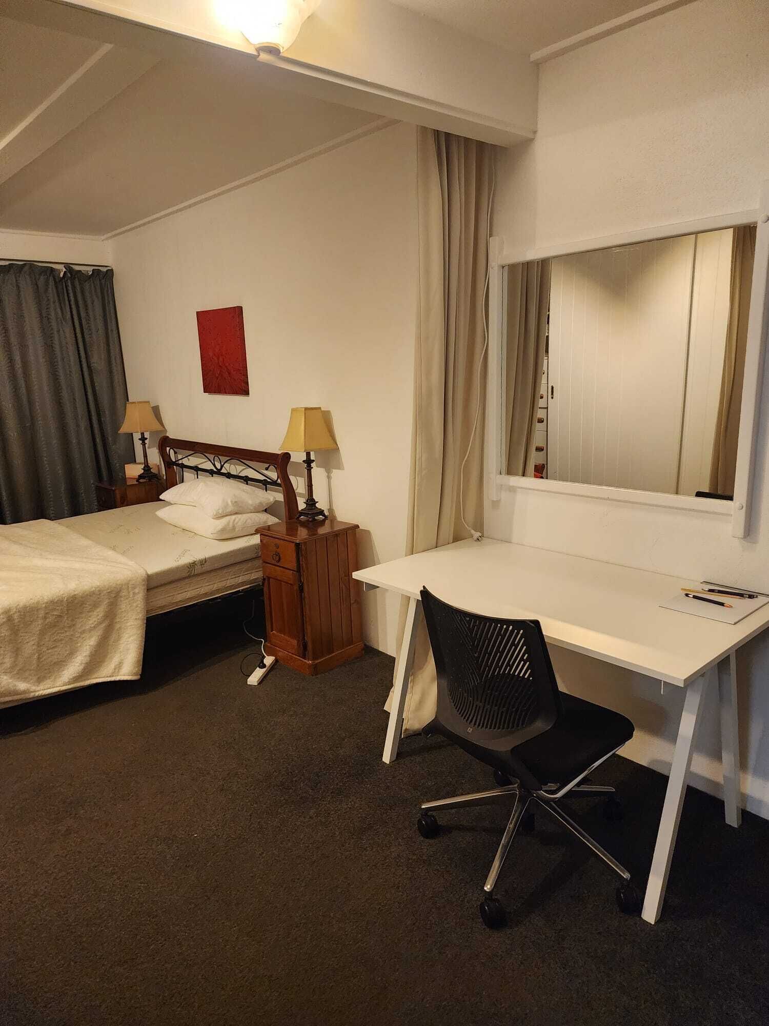 1 habitación, tabla de planchar con plancha, wifi y ropa de cama 