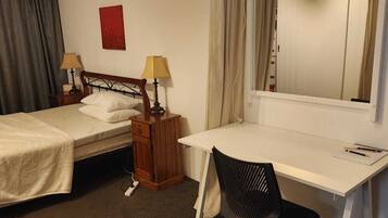 1 多间卧室、熨斗/熨衣板、WiFi、床单