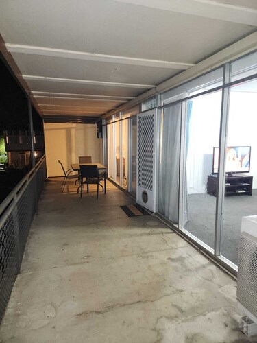 4km to parliament, 400m to Fyshwick Markets, fully furnished with room for 4