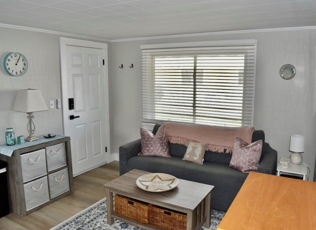 The Salty Ladybug 2bdrm Condo Steps From Crescent Beach. Sleeps Up To Six. - Kennebunk, ME