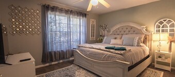 5 Bedroom Home 6 Minutes to Kyle Field—Perfect Game Day House or Ring Dunk