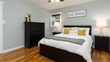 2 bedrooms, iron/ironing board, WiFi, bed sheets