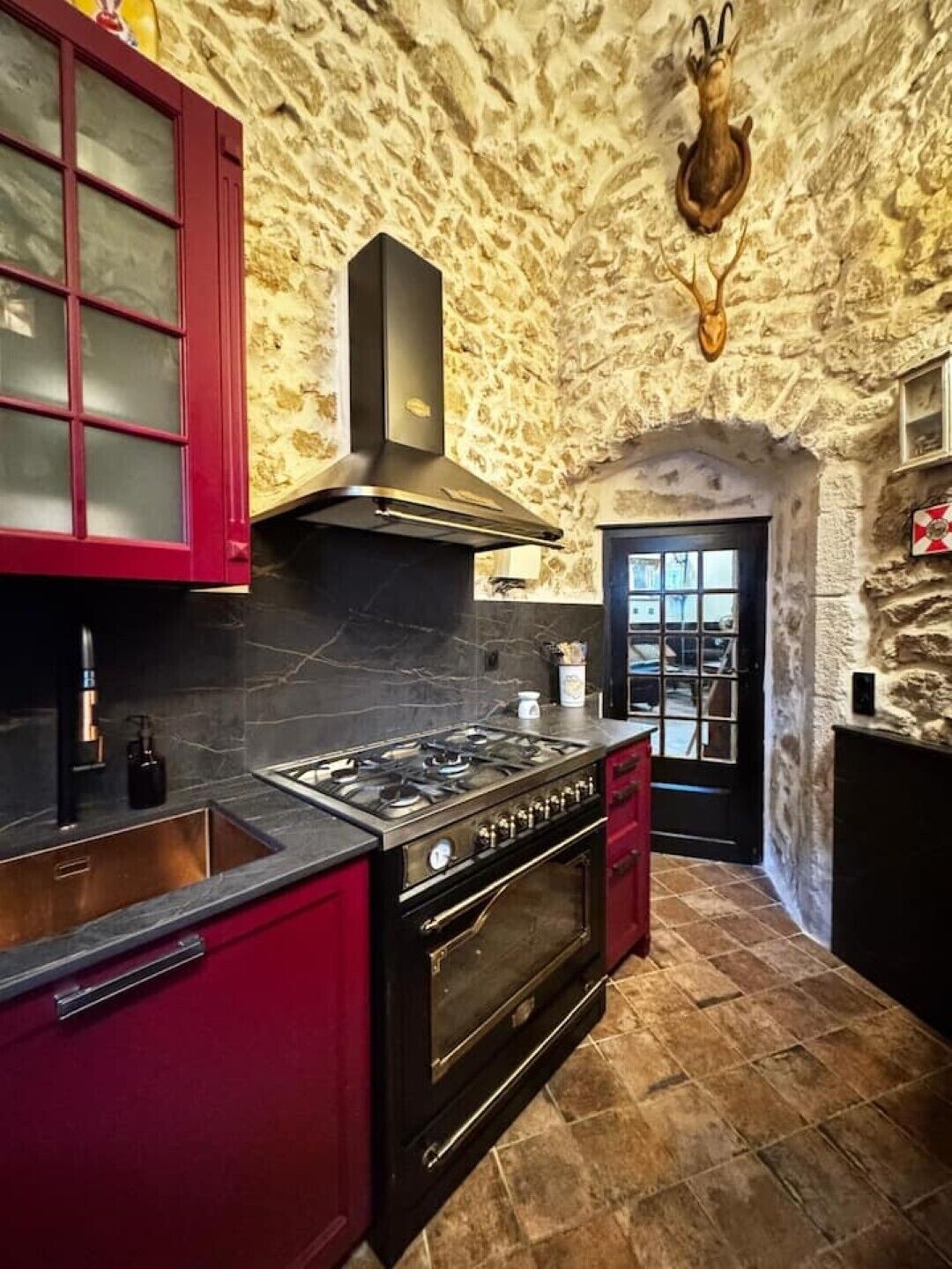 Micro-ondes, four, plaque de cuisson, lave-vaisselle