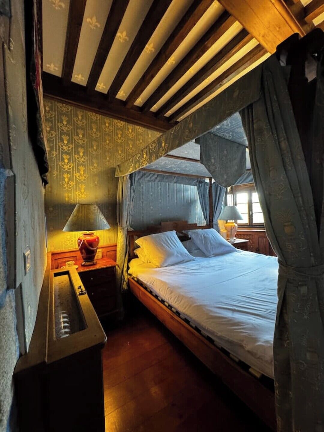 3 chambres, fer et planche à repasser, accès Internet, draps fournis