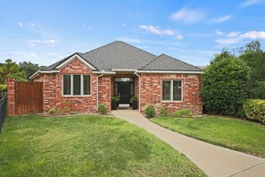Exterior - Tranquil 2-bedroom home near TTU and LCU (Lubbock)