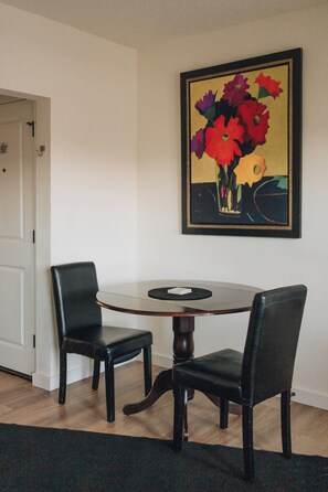 Dining - West Queen Anne Upper Unit close to all Downtown Seattle Amenities.  (Seattle)