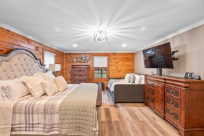 4 bedrooms, iron/ironing board, WiFi, bed sheets