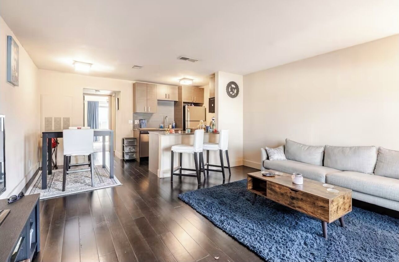 Televisión y chimenea 