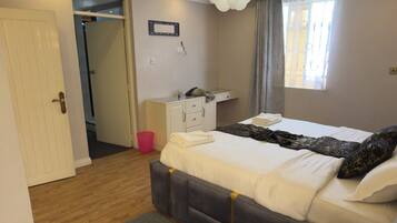 5 bedrooms, desk, iron/ironing board, free WiFi