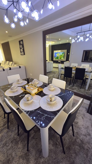 Dining - LUXURY VILLA WITH OWN COMPOUND IN NAKURU by CANT RUSH GREATNESS LTD (Nakuru)