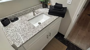 Håndklær og toalettpapir