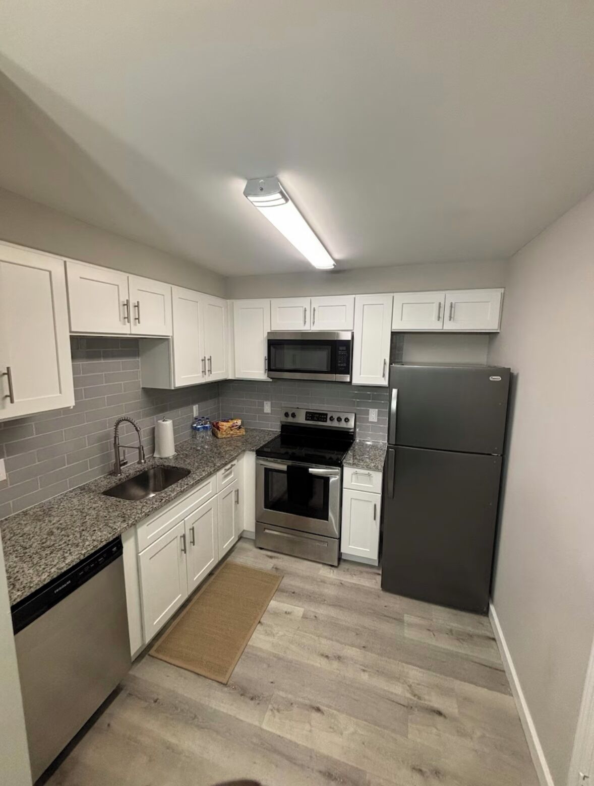 Refrigerador, horno, parrilla de estufa y lavavajillas 