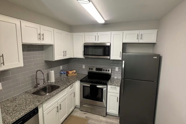 Fridge, oven, stovetop, dishwasher