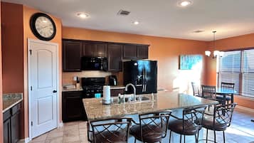 Mikrowelle, Ofen, Herdplatte, Geschirrspüler