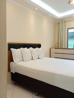 1 habitación, tabla de planchar con plancha, wifi y ropa de cama 