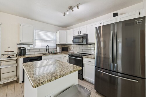 Relax in Gilbert; near Heritage District & SanTan Village