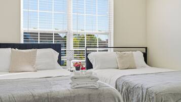 4 bedrooms, iron/ironing board, free WiFi, bed sheets