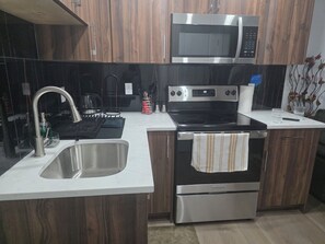 Mikrobølgeovn, ovn og kokeplater