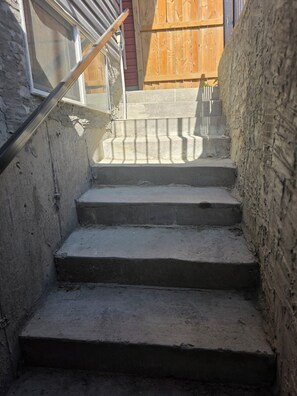 Property grounds - Cozy 2BR Home with 3 Beds, Family Friendly, Easy access to YYC Airport (Calgary)