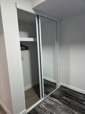 Interior - Cozy 2BR Home with 3 Beds, Family Friendly, Easy access to YYC Airport (Calgary)
