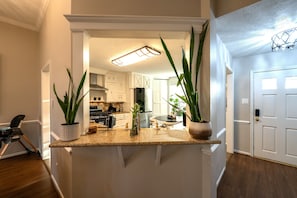 Microwave, oven, stovetop, dishwasher - Spacious 3-Bedroom Katy Home Sleeps 8. Perfect for Families & Business Travelers (Katy)