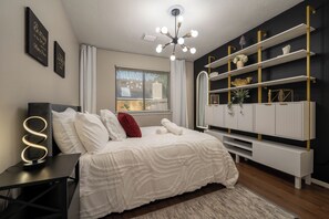 3 habitaciones, tabla de planchar con plancha, wifi y ropa de cama 