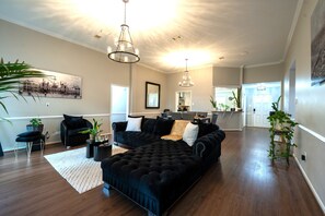 Televisión y chimenea 