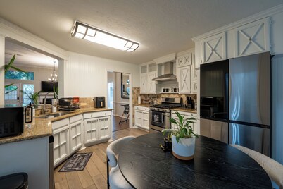 Spacious 3-Bedroom Katy Home Sleeps 8. Perfect for Families & Business Travelers