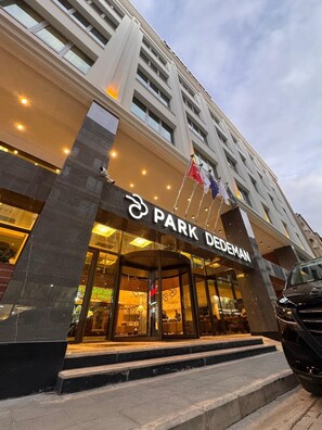 Front of property - Park Dedeman Van (Van)