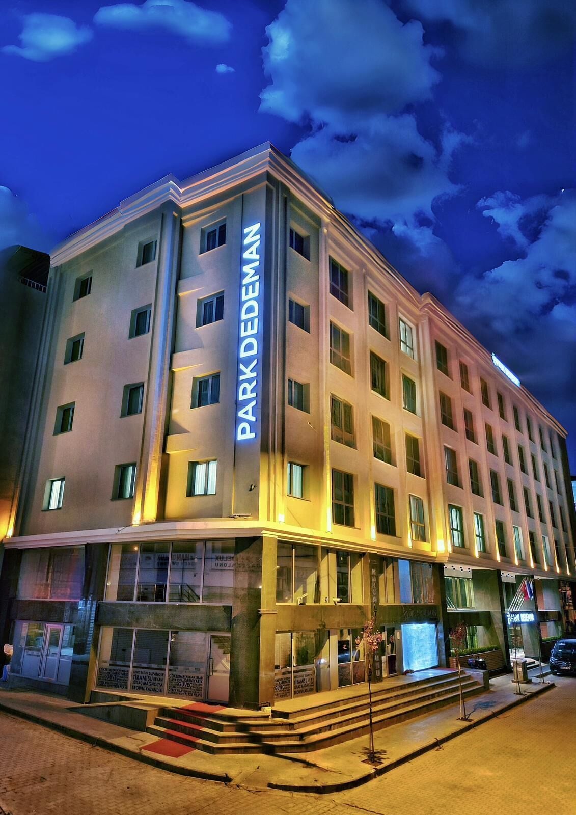 Vista frontal de la propiedad