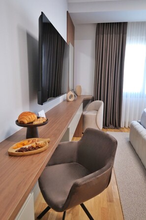 Premium bedding, minibar, desk, laptop workspace - Park Dedeman Van (Van)